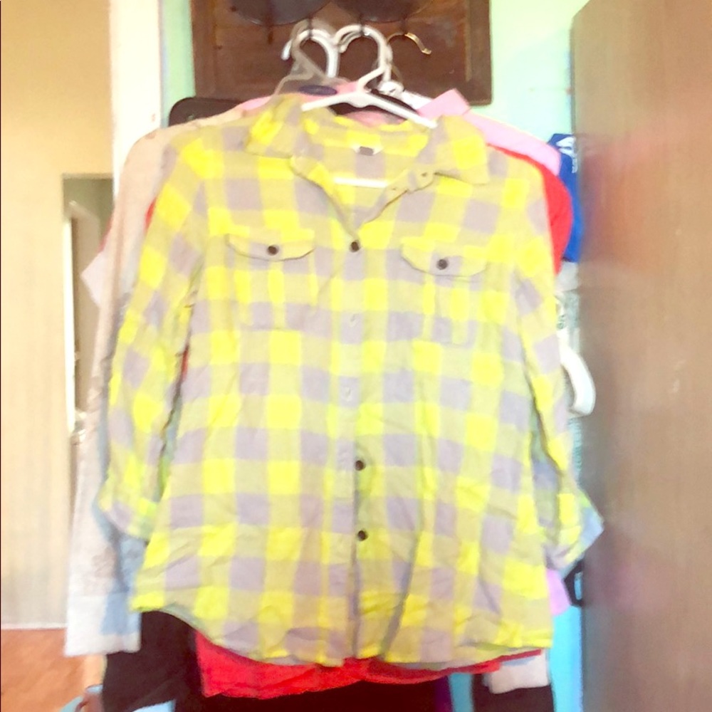 Fossil button down shirt and gray and yellow